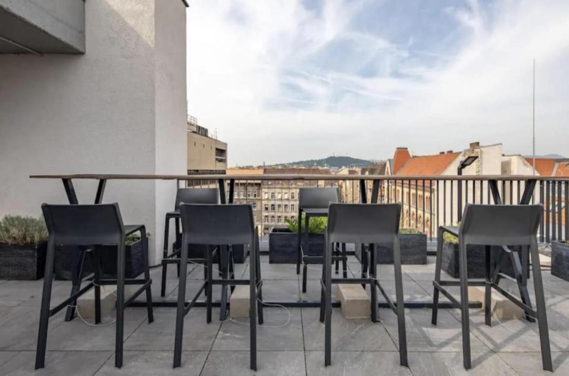 Alice Central Apartment Budapeste Exterior foto
